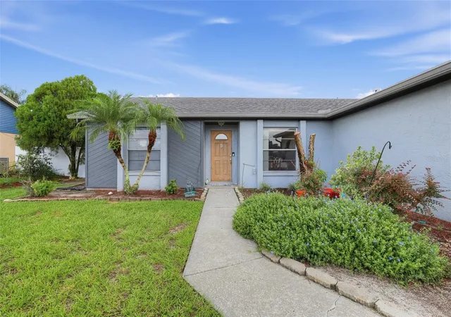 Photo 3 of Single family home for sale at 1805 Lakewind Dr, Brandon, FL 33510 | MLS# A4709378 | Listing updated on 2026-10-20