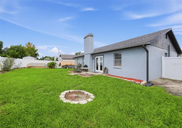 Photo 4 of Single family home for sale at 1805 Lakewind Dr, Brandon, FL 33510 | MLS# A4709378 | Listing updated on 2026-10-20