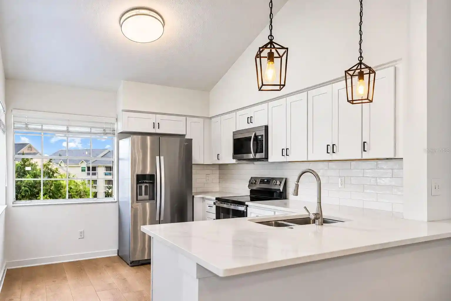 Listing Photo 2 - Condo for sale in 6924 Stones Throw Cir N located at 6924 Stones Throw Cir N, ST PETERSBURG, FL 33710 - Unit #8307