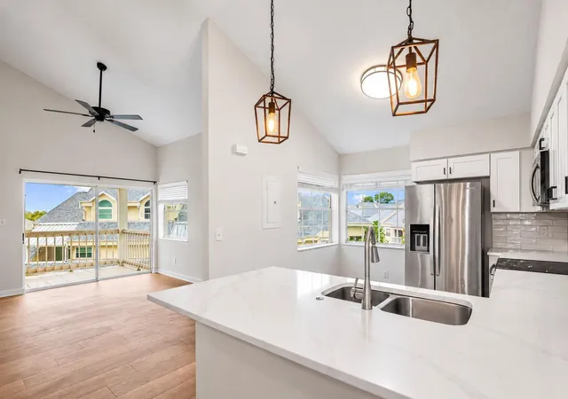 Photo 3 of Condo for sale at 6924 Stones Throw Cir N #8307, Saint Petersburg, FL 33710 | MLS# TB8557542 | Listing updated on 2026-10-14