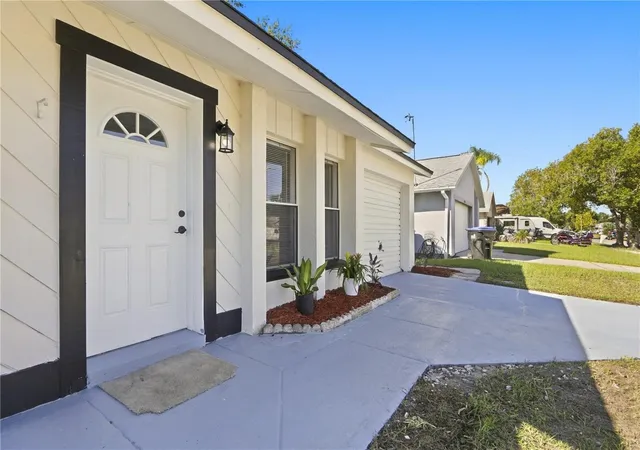 Photo 3 of Single family home for sale at 3610 Falling Leaf Ln, Orlando, FL 32810 | MLS# O6449463 | Listing updated on 2026-10-28