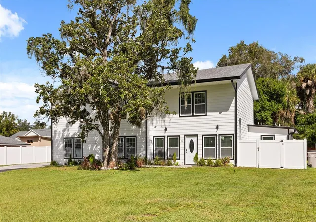 Photo 1 of Single family home for sale at 15 E Laurel St, Apopka, FL 32703 | MLS# O6449466 | Listing updated on 2026-10-27