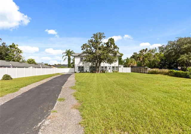 Photo 2 of Single family home for sale at 15 E Laurel St, Apopka, FL 32703 | MLS# O6449466 | Listing updated on 2026-10-27