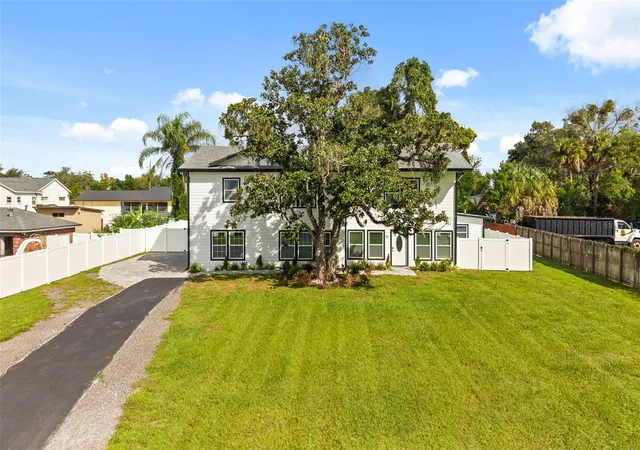 Photo 3 of Single family home for sale at 15 E Laurel St, Apopka, FL 32703 | MLS# O6449466 | Listing updated on 2026-10-27