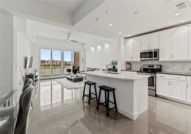Listing Photo 5 - Condo for sale in building located at 10520 Boardwalk Loop, LAKEWOOD RANCH, FL 34202 - Unit #302