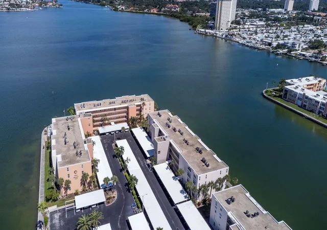 Photo 3 of Condo for sale at 7645 Sun Is Dr S #101, South Pasadena, FL 33707 | MLS# TB8557558 | Listing updated on 2026-10-22