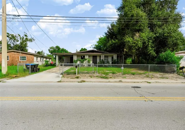 Photo 1 of Single family home for sale at 1815 Kingsland Ave, Orlando, FL 32808 | MLS# TB8557559 | Listing updated on 2026-10-26