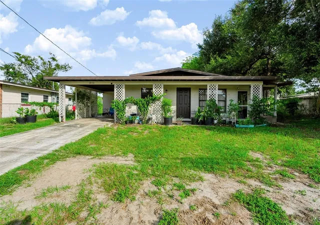 Photo 2 of Single family home for sale at 1815 Kingsland Ave, Orlando, FL 32808 | MLS# TB8557559 | Listing updated on 2026-10-26