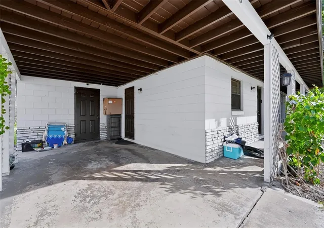 Photo 4 of Single family home for sale at 1815 Kingsland Ave, Orlando, FL 32808 | MLS# TB8557559 | Listing updated on 2026-10-26