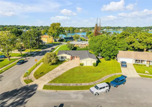Photo 4 of Single family home for sale at 604 Conrad Ct, Altamonte Springs, FL 32701 | MLS# O6449486 | Listing updated on 2026-10-17