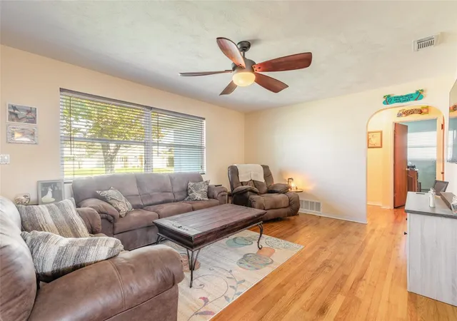 Photo 4 of Single family home for sale at 192 Valencia Dr, Ormond Beach, FL 32176 | MLS# FC322085 | Listing updated on 2026-10-19