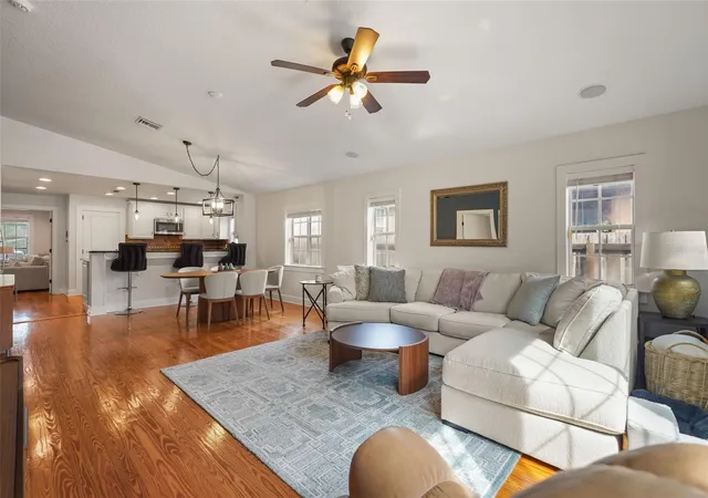 Photo 3 of Sale Pending at 11 S Lawsona Blvd, Orlando, FL 32801 | MLS# O6449488 | Listing updated on 2026-10-17