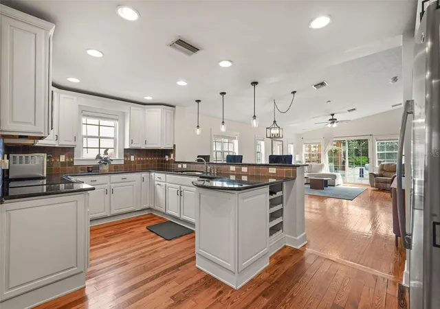 Photo 3 of Sale Pending at 11 S Lawsona Blvd, Orlando, FL 32801 | MLS# O6449488 | Listing updated on 2026-10-17