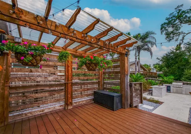 Photo 4 of Sale Pending at 11 S Lawsona Blvd, Orlando, FL 32801 | MLS# O6449488 | Listing updated on 2026-10-17