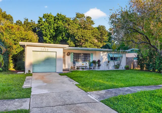 Photo 1 of Single family home for sale at 1835 West Dr, Clearwater, FL 33755 | MLS# TB8557579 | Listing updated on 2026-10-21