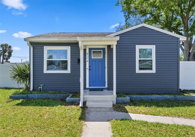 Photo 2 of Single family home for sale at 824 61st Avenue Ne, Saint Petersburg, FL 33703 | MLS# TB8557583 | Listing updated on 2026-10-14