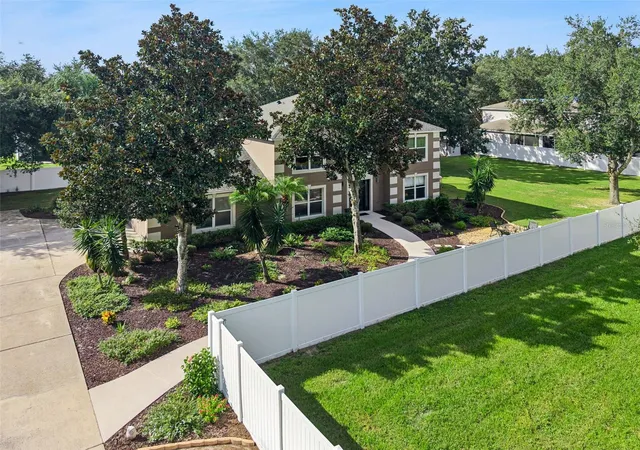 Photo 2 of Single family home for sale at 921 Westcliffe Dr, WINTER GARDEN, FL 34787 | MLS# O6449499 | Listing updated on 2026-10-22