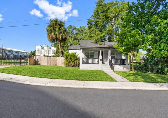 Photo 2 of Single family home for sale at 1757 Queen St S, Saint Petersburg, FL 33712 | MLS# TB8557592 | Listing updated on 2026-10-22