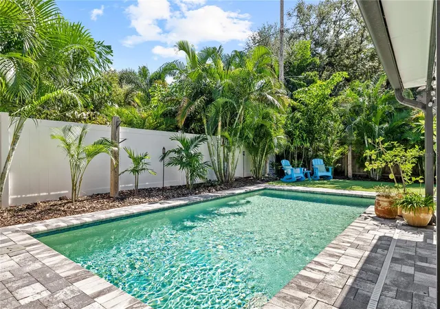 Photo 1 of Single family home for sale at 3912 W Cleveland St, Tampa, FL 33609 | MLS# TB8557593 | Listing updated on 2026-10-22