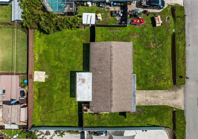 Photo 3 of Single family home for sale at 310 Grant Rd, Venice, FL 34293 | MLS# N6146174 | Listing updated on 2026-10-16