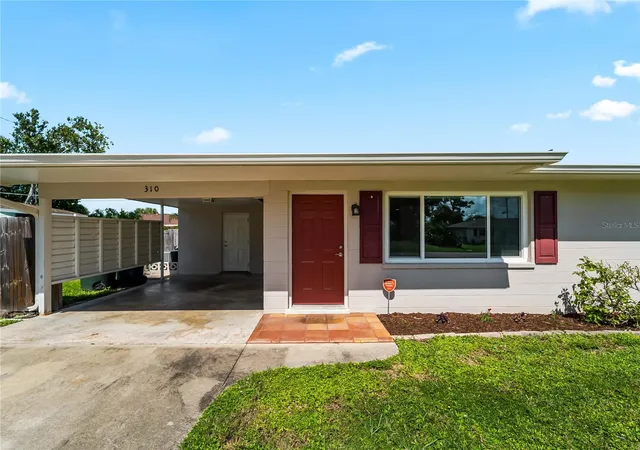 Photo 3 of Single family home for sale at 310 Grant Rd, Venice, FL 34293 | MLS# N6146174 | Listing updated on 2026-10-16