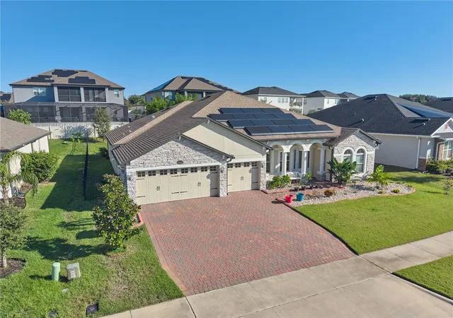 Photo 2 of Single family home for sale at 17329 Hickory Wind Dr, Clermont, FL 34711 | MLS# S5159434 | Listing updated on 2026-10-23