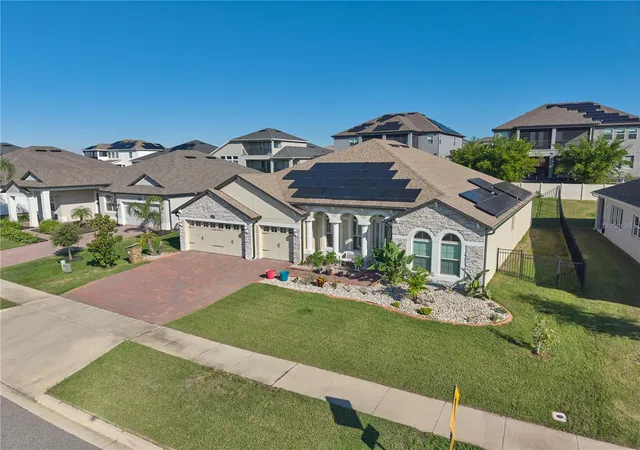 Photo 4 of Single family home for sale at 17329 Hickory Wind Dr, Clermont, FL 34711 | MLS# S5159434 | Listing updated on 2026-10-23