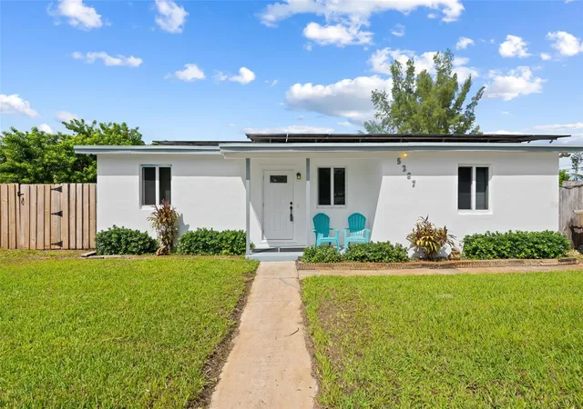 Single family home for sale at 5287 NE 14th Terrace, POMPANO BEACH, FL 33064 | MLS# O6449529
