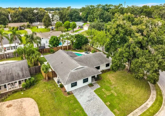 Photo 3 of Single family home for sale at 5096 The Oaks Cir, Orlando, FL 32809 | MLS# O6449546 | Listing updated on 2026-10-26