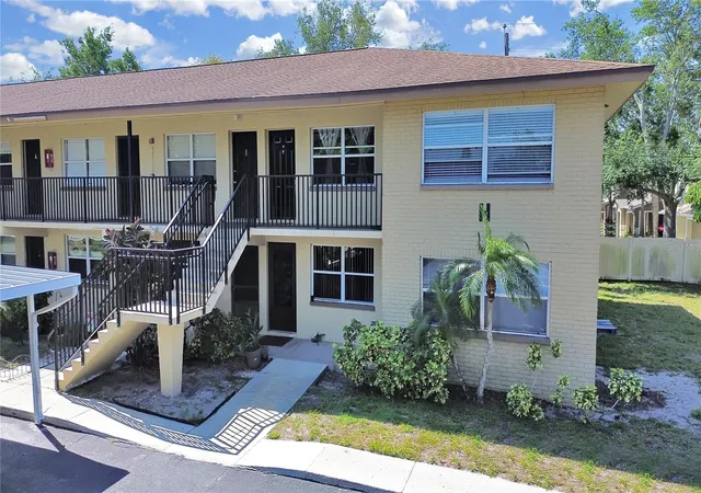 Condo for sale at 2501 Harn Blvd #H39, CLEARWATER, FL 33764 | MLS# TB8557638