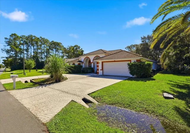Photo 3 of Single family home for sale at 22 Bassett Ln, Palm Coast, FL 32137 | MLS# FC322090 | Listing updated on 2026-10-15