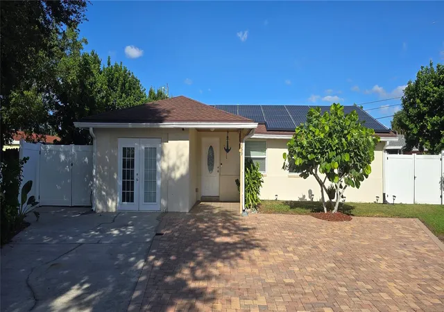 Single family home for sale at 1133 19th Avenue SW, LARGO, FL 33778 | MLS# TB8557653
