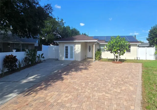 Photo 1 of Single family home for sale at 1133 19th Avenue SW, Largo, FL 33778 | MLS# TB8557653 | Listing updated on 2026-10-21