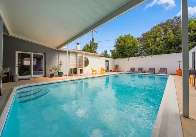 Photo 1 of Single family home for sale at 1221 Silverstone Ave, Orlando, FL 32806 | MLS# O6449567 | Listing updated on 2026-10-22