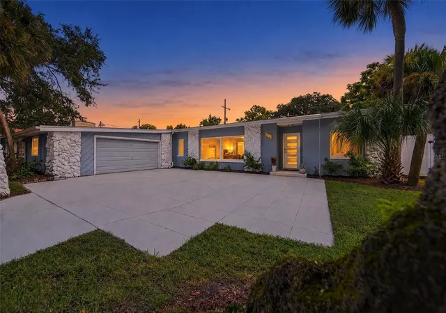 Photo 2 of Single family home for sale at 1221 Silverstone Ave, Orlando, FL 32806 | MLS# O6449567 | Listing updated on 2026-10-22