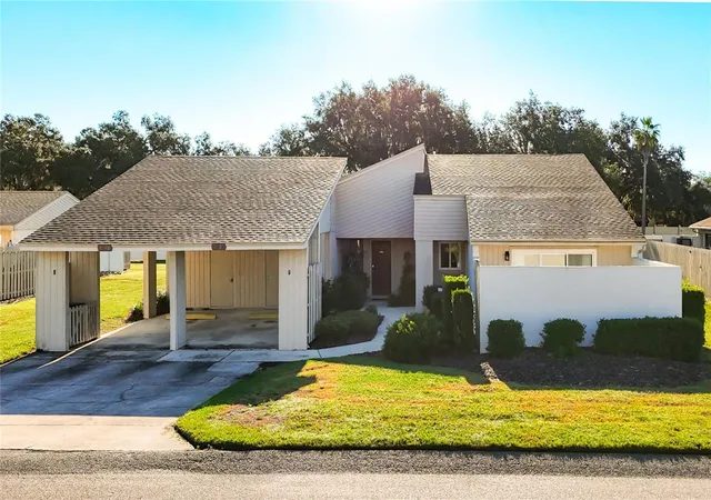 Listing Photo 1 - Condo for sale in building located at 3936 Oak Loop, MULBERRY, FL 33860 - Unit #7