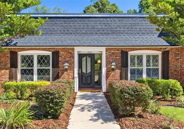 Photo 3 of Single family home for sale at 1111 SE 22nd Avenue, Ocala, FL 34471 | MLS# OM733967 | Listing updated on 2026-10-14