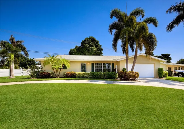Single family home for sale at 3003 GULF GATE DRIVE, SARASOTA, FL 34231 | MLS# A4709439