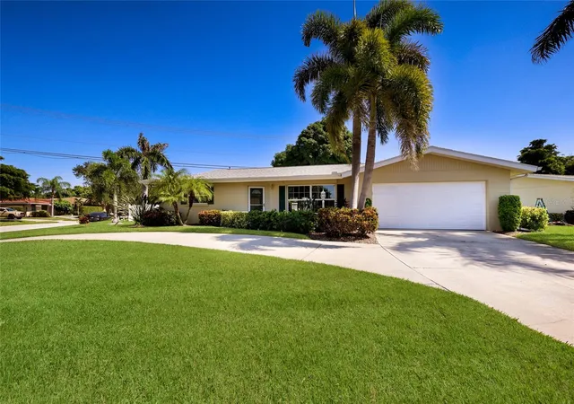 Photo 3 of Single family home for sale at 3003 GULF GATE DRIVE, Sarasota, FL 34231 | MLS# A4709439 | Listing updated on 2026-10-22