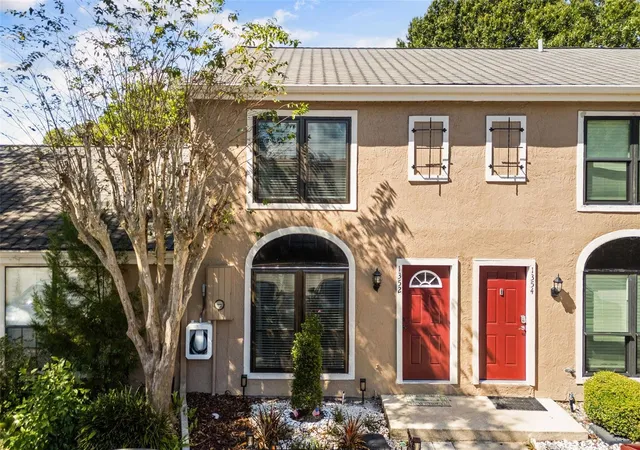 Photo 1 of Sale Pending at 1352 Casa Park Cir, Winter Springs, FL 32708 | MLS# O6449586 | Listing updated on 2026-10-18