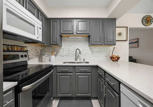 Photo 2 of Sale Pending at 1352 Casa Park Cir, Winter Springs, FL 32708 | MLS# O6449586 | Listing updated on 2026-10-18