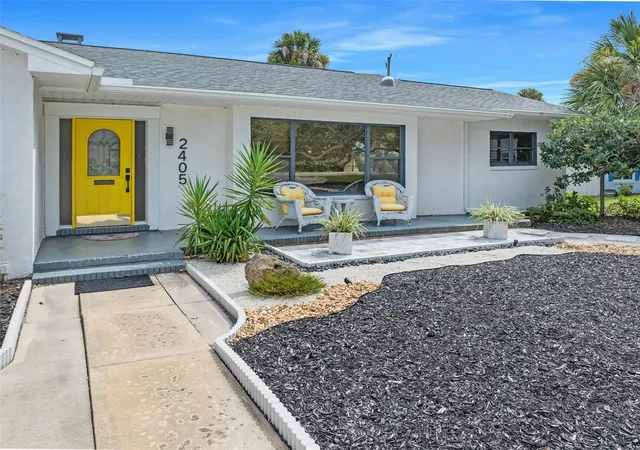 Photo 3 of Single family home for sale at 2405 John Anderson Dr, Ormond Beach, FL 32176 | MLS# V4951808 | Listing updated on 2026-10-17