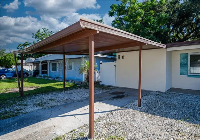 Photo 3 of Single family home for sale at 6601 Harvey St W, Orlando, FL 32809 | MLS# S5159451 | Listing updated on 2026-10-26