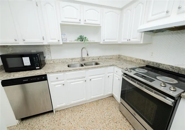Photo 4 of Single family home for sale at 6601 Harvey St W, Orlando, FL 32809 | MLS# S5159451 | Listing updated on 2026-10-26
