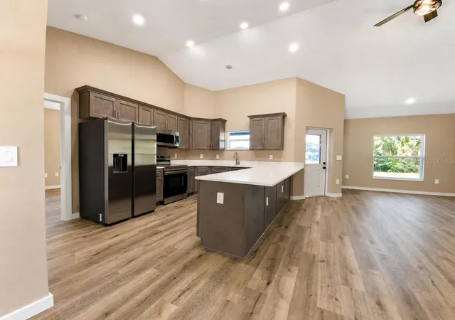 Photo 4 of Single family home for sale at 415 Ellerbe Way, Lakeland, FL 33801 | MLS# L4965756 | Listing updated on 2026-10-14
