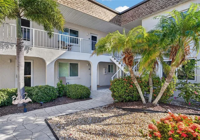 Photo 3 of Condo for sale at 620 Flamingo Dr #105, Venice, FL 34285 | MLS# C7531983 | Listing updated on 2026-10-20