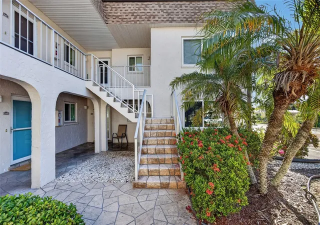 Photo 4 of Condo for sale at 620 Flamingo Dr #105, Venice, FL 34285 | MLS# C7531983 | Listing updated on 2026-10-20
