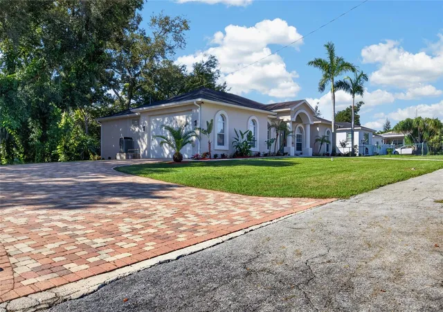 Photo 3 of Single family home for sale at 2108 W Cordelia St, Tampa, FL 33607 | MLS# TB8557735 | Listing updated on 2026-10-22