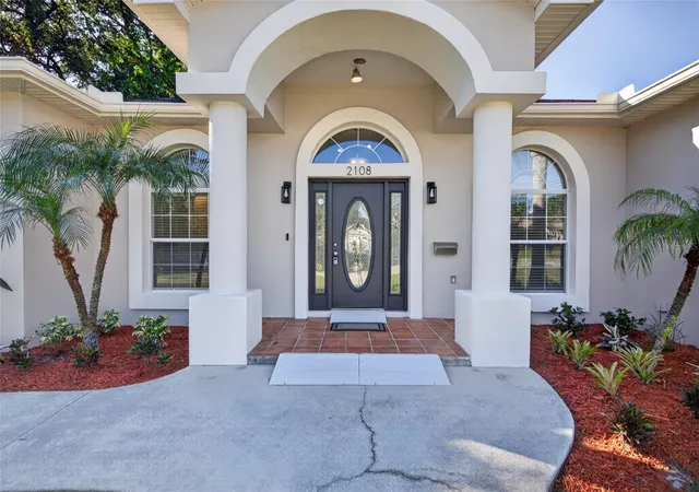 Photo 4 of Single family home for sale at 2108 W Cordelia St, Tampa, FL 33607 | MLS# TB8557735 | Listing updated on 2026-10-22