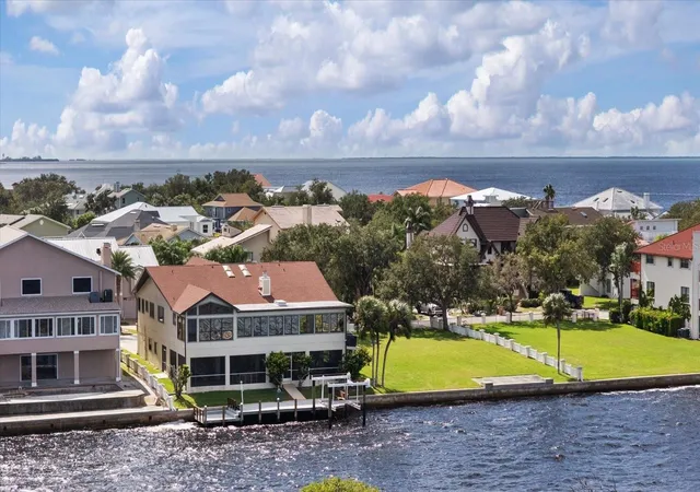 Photo 1 of Single family home for sale at 5767 Westshore Dr, New Port Richey, FL 34652 | MLS# W7890292 | Listing updated on 2026-10-29
